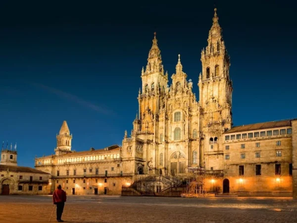 Que-visitar-en-Santiago-de-Compostela-peregrinos-llegando-a-la-Catedral