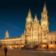 Que-visitar-en-Santiago-de-Compostela-peregrinos-llegando-a-la-Catedral
